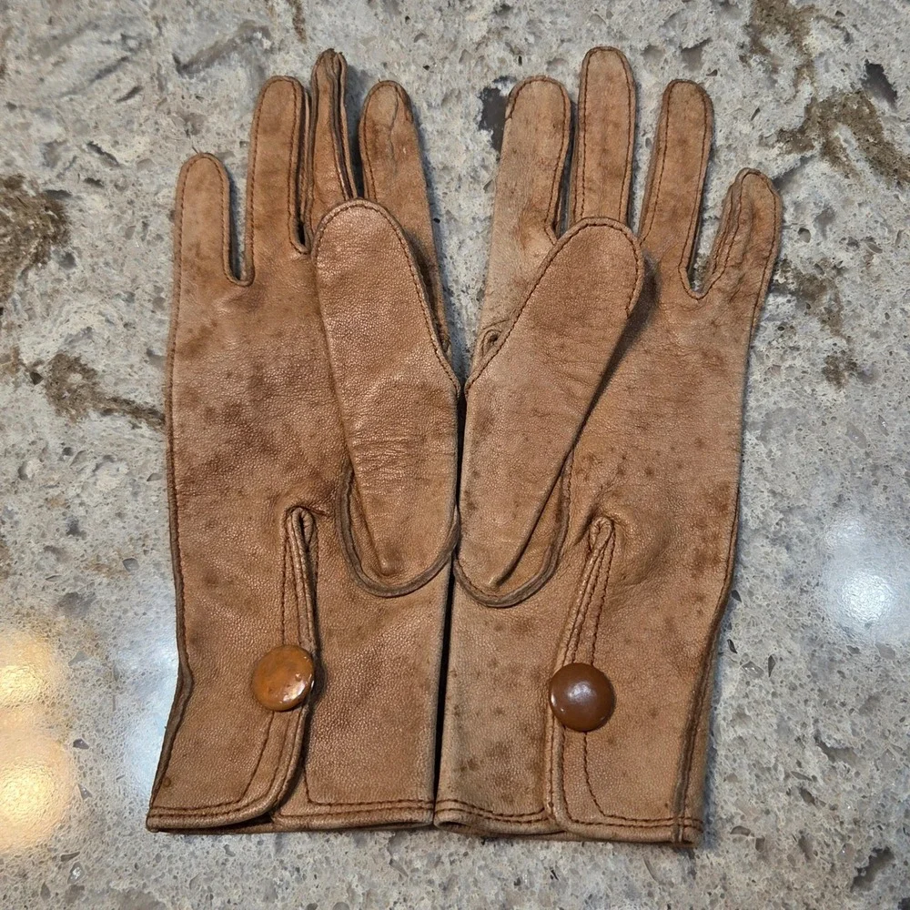 Vintage Kids Tan Leather Button Wrist Gloves Three Point Stitching 7 Inch